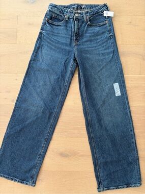 Old Navy Women's Dark Wash Sky Hi Wide Leg Jeans. Regular Length 31”.